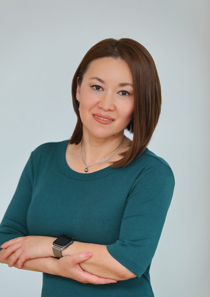 Naturopathic Doctor Jill providing personalized IV therapy to support wellness and vitality.